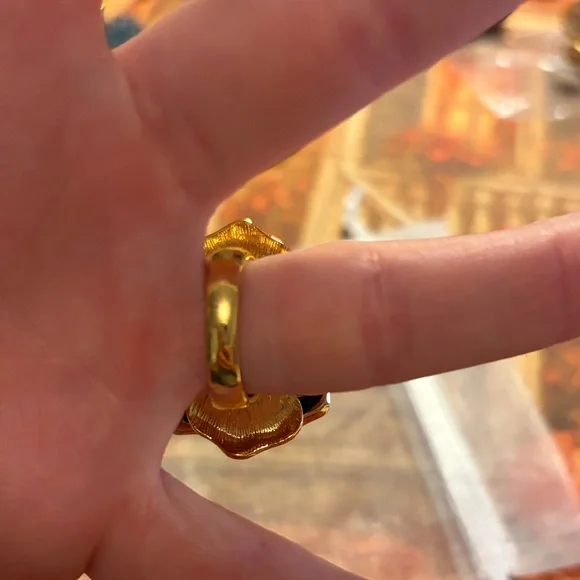 HOLIDAY SPECIAL 
Joan Rivers Gold and Blue Crystal Flower Ring  SZ 6 - Picture 5 of 8